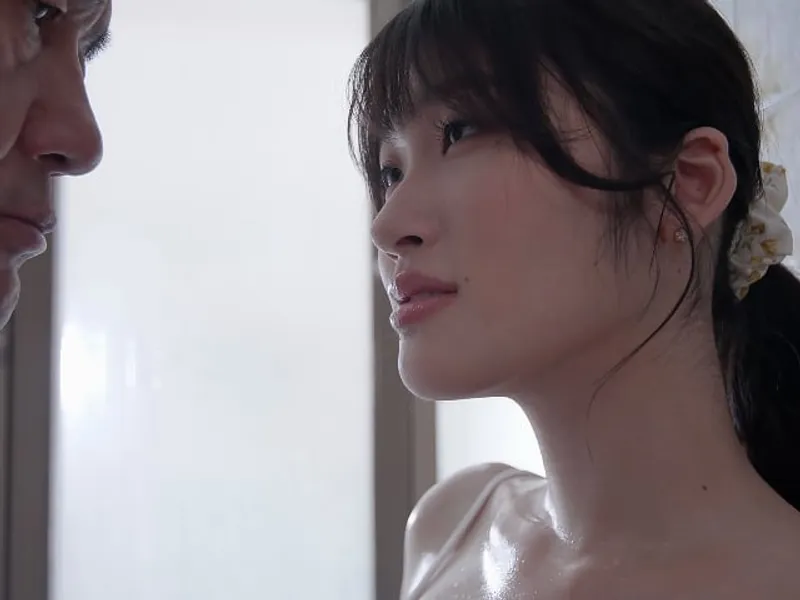 Sự Sỉ Nhục Bằng Miệng: Bà Nội Trợ Hàng Xóm Hay Cằn Nhằn
